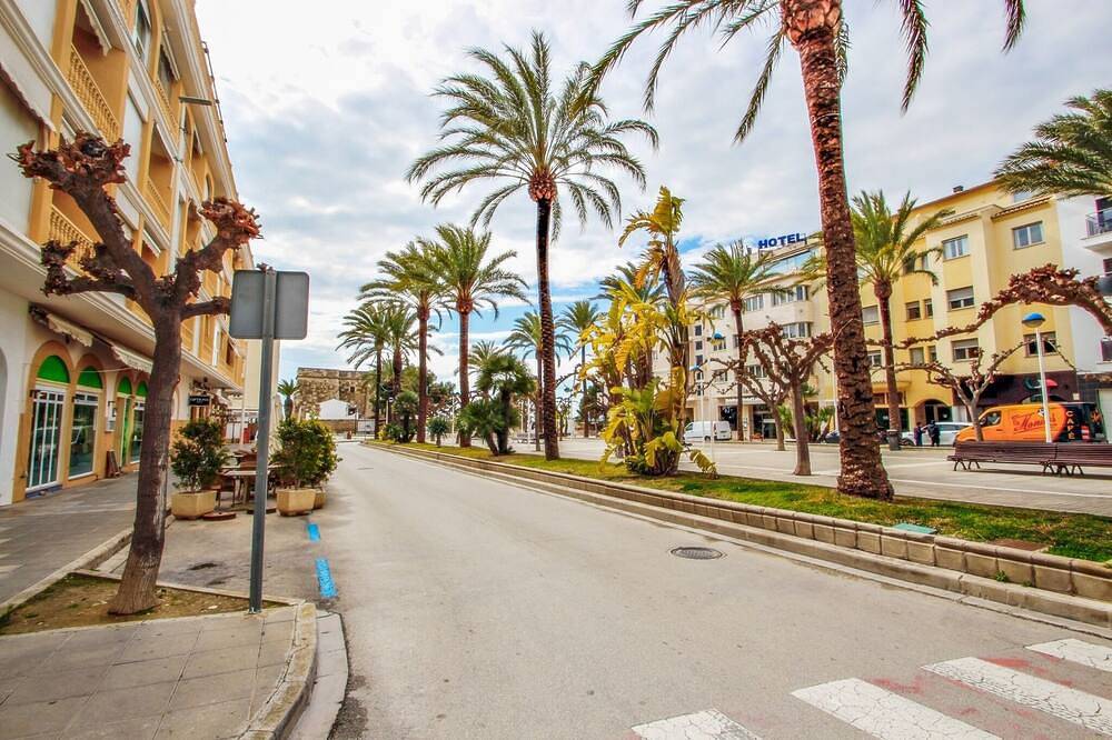 Apartamento entero, Isabel - apartamento moderno en el centro de Moraira in Teulada, Costa Blanca