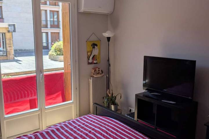 Apartamento entero, Room with a pool near downtown in Aix-en-Provence, Costa mediterránea (Francia)