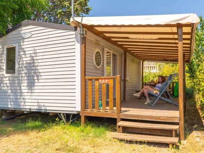 Camping pour 4 personnes, avec piscine et terrasse, animaux acceptés à Vic-la-Gardiole