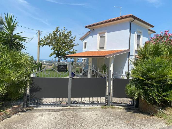 Casa vacanza per 5 persone, con Balcone e Terrazza nonché Giardino e Panorama a Gradara
