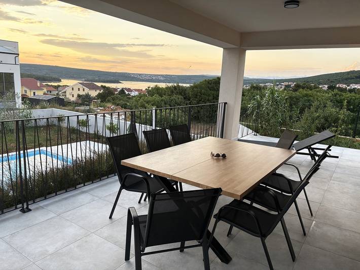 Ferienhaus für 8 Personen, mit Balkon/Terrasse und Garten sowie Pool in Punat - 2