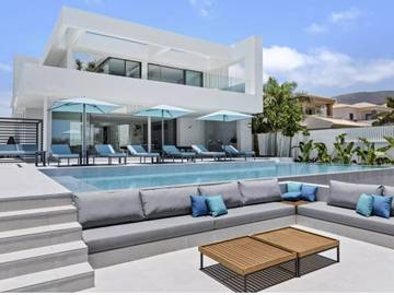 Location de vacances pour 10 personnes, avec terrasse et jardin dans La Caleta