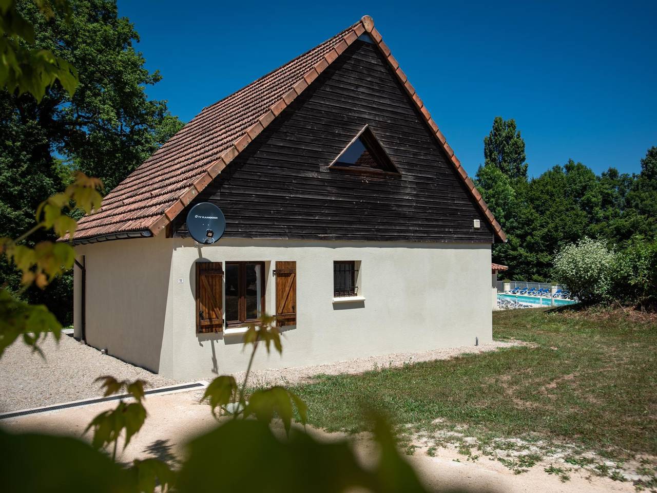 Vakantiehuis op klein park met zicht zwembad in Le Bourg (Lot), Causses du Quercy Regional Nature Park