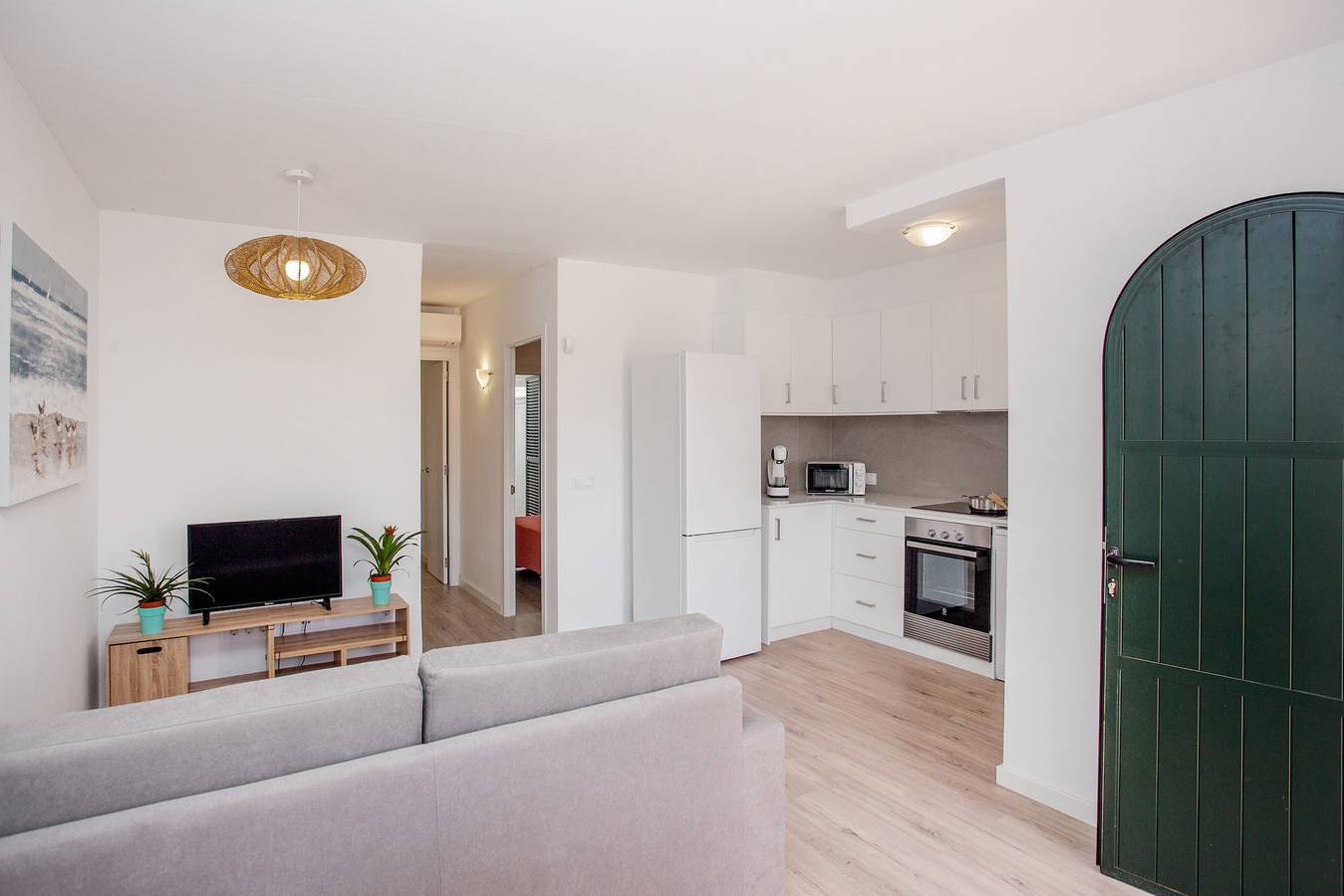 Entire apartment, Family Holiday Apartment 'Poblat 86' with Air Conditioning in Cala Blanes, Ciutadella