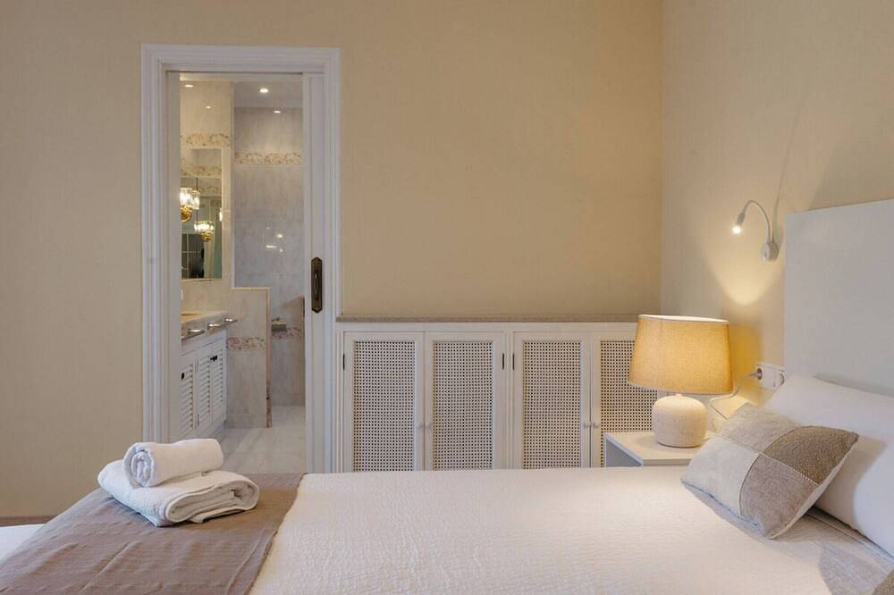 Pandora in Llucmaçanes, Maó