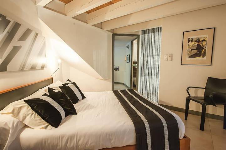 Location de vacances pour 4 personnes, avec terrasse et jardin, animaux acceptés dans Cite Medievale - 2