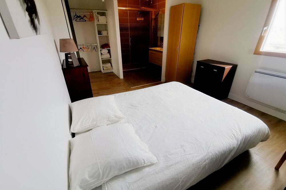 Appartement entier, Appart 4 pers - Vue sur mer - Terrasse & Parking privé in Saint-Brieuc, Côte de Goëlo