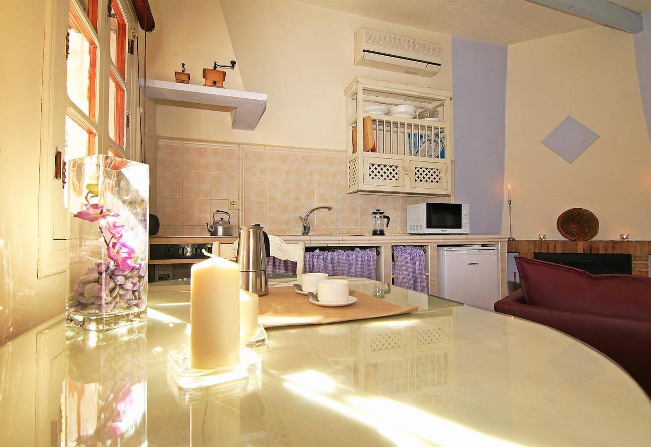 Casa de Férias Casa Romántica com Vista para a Montanha, Piscina & Wi-Fi in Montecorto, Andaluzia