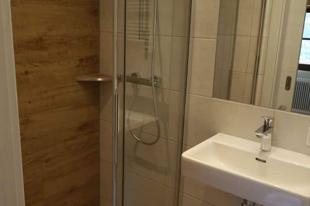 Dreibettzimmer mit Dusche, Wc - Edlingerhof in Schladming, Schladming-Dachstein