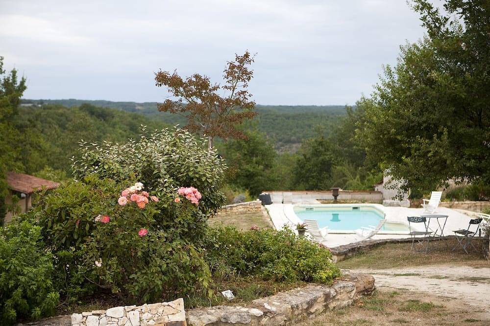 Apartamento entero, Peony or downstairs bed and breakfast in Salignac-Eyvigues, Périgord Noir