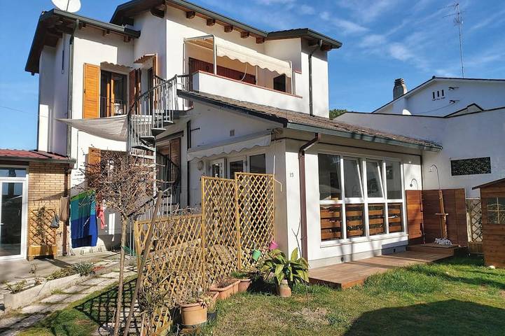 Location de vacances pour 6 personnes, avec terrasse et jardin, animaux acceptés à Marina di Ravenna
