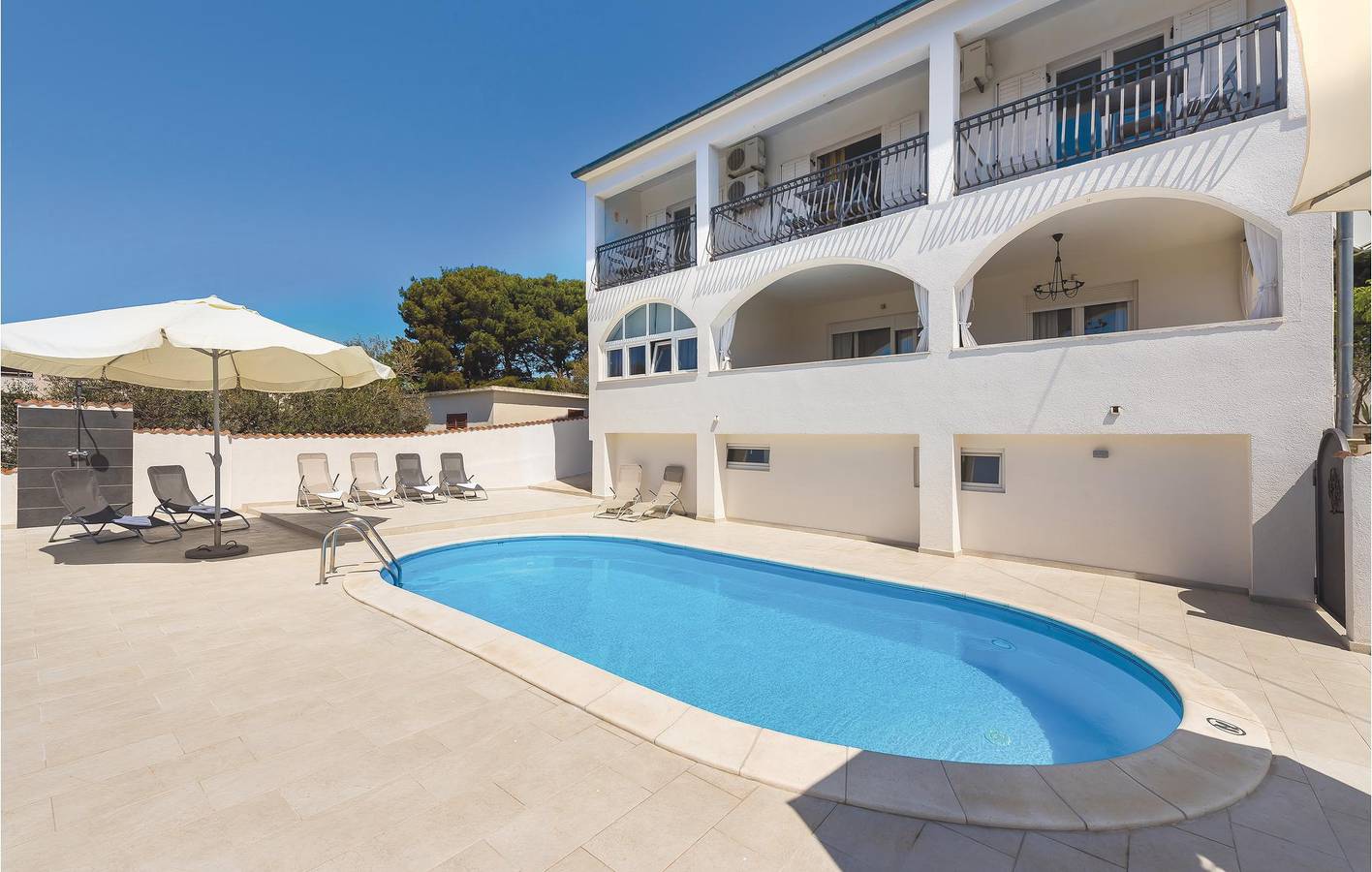 Urlaub am Meer: Gemütliche 2-Zimmer-Wohnung mit Pool und Aussicht in Primosten, Šibenik-Knin