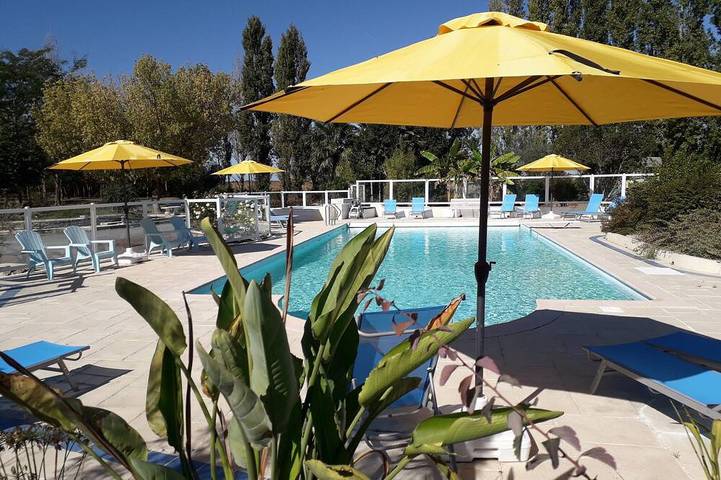 Location de vacances pour 4 personnes, avec Jardin et Piscine à Maillé