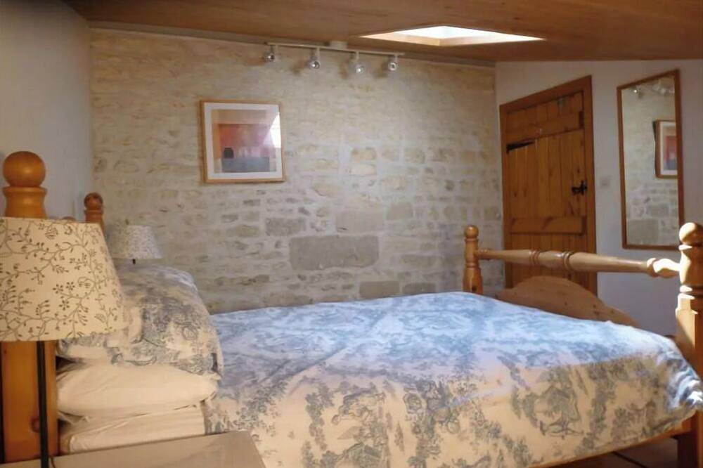 Cottage/Gîte 4 pers. with heated swimming pool near beaches in Mortagne-sur-Gironde, Saintes region