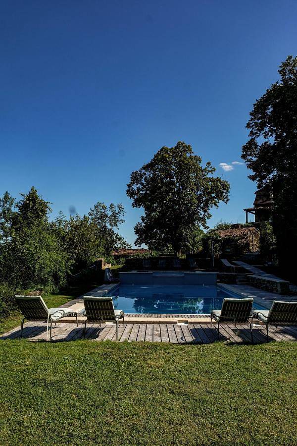 Maison de campagne pour 4 personnes, avec bassin pour enfant et piscine ainsi que vue et jardin, animaux acceptés
