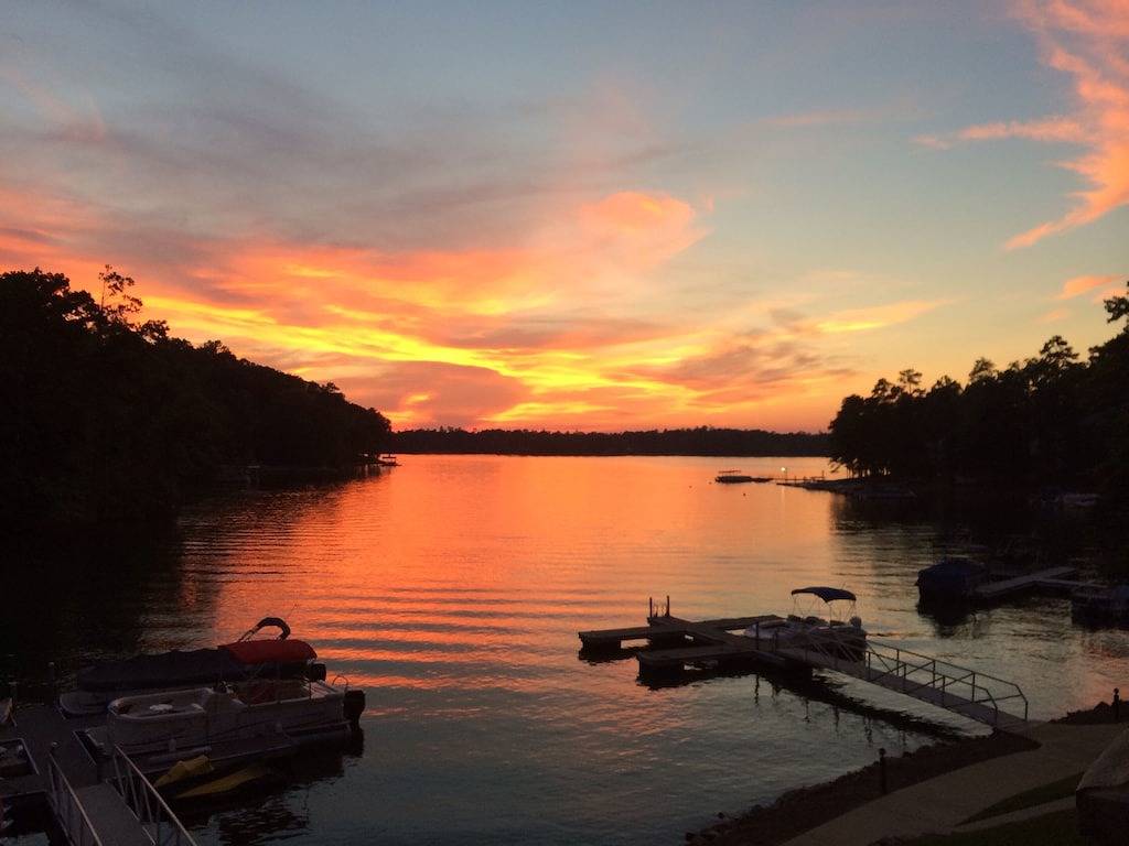 Ganze Wohnung, Seeufer, ebenerdig, Blick auf den Sonnenuntergang, Ausrutscher, fantastischer Pool in Lake Martin
