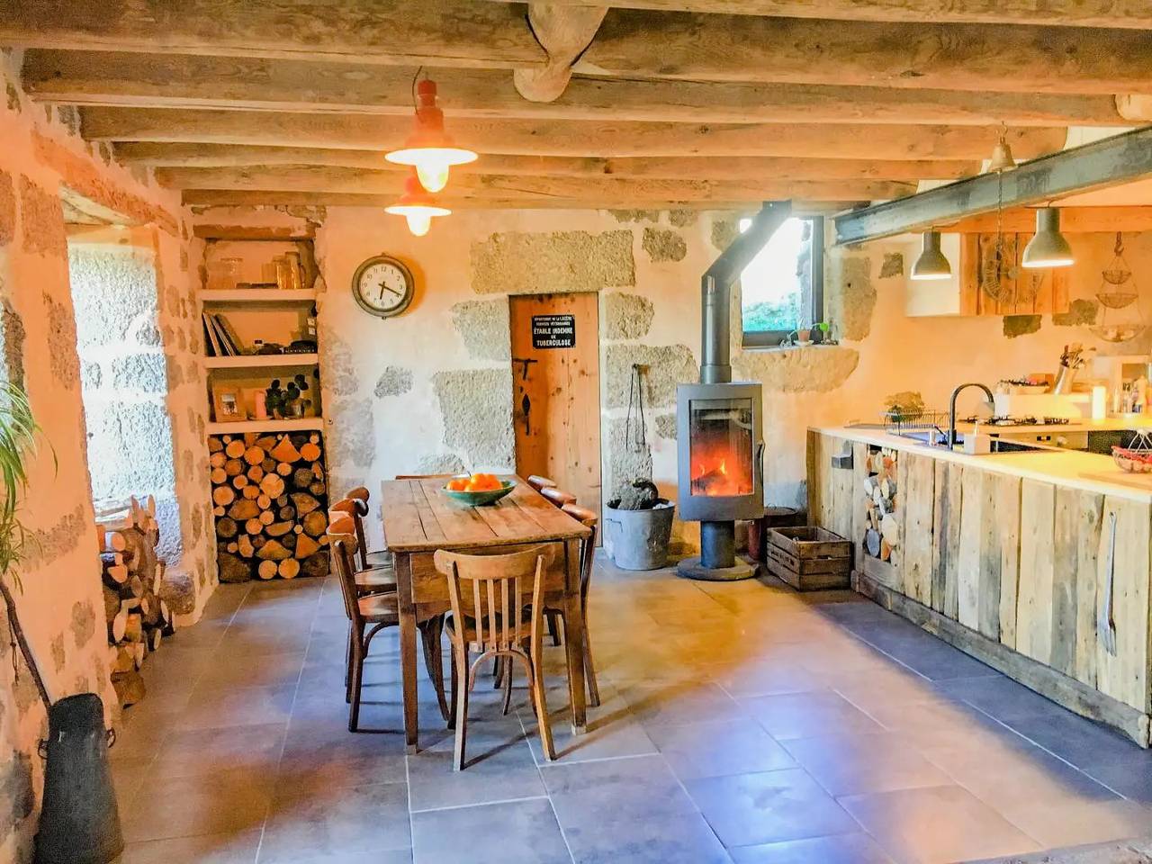 Gîte de France 12 personnes in Les Laubies, Région de Mende