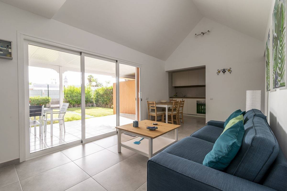 Entire apartment, Bungalow familiar complejo Melocotones Maspalomas in Campo Internacional, San Bartolomé de Tirajana