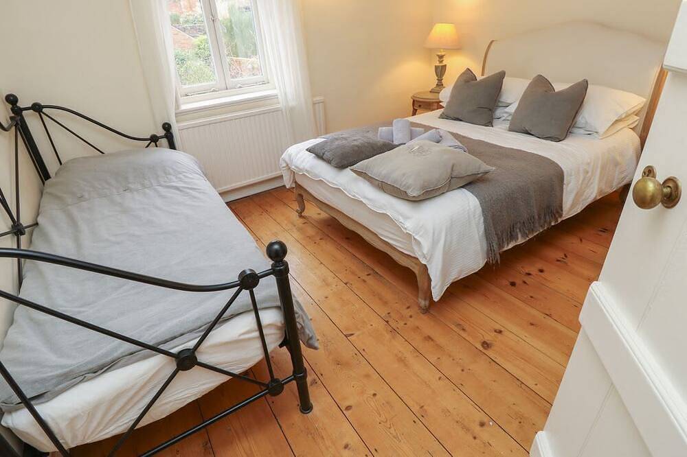 Captains Row, Lymington. 2 bed in Lymington, Hampshire