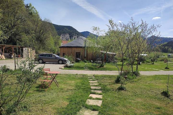Chambre d’hôte pour 9 personnes, avec Jacuzzi et Jardin à Boulc