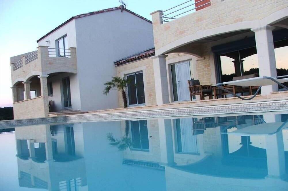 2 komfortable Unterkünfte in einer luxuriösen Residenz in Saint-Hippolyte-de-Montaigu, Nimes und Umgebung