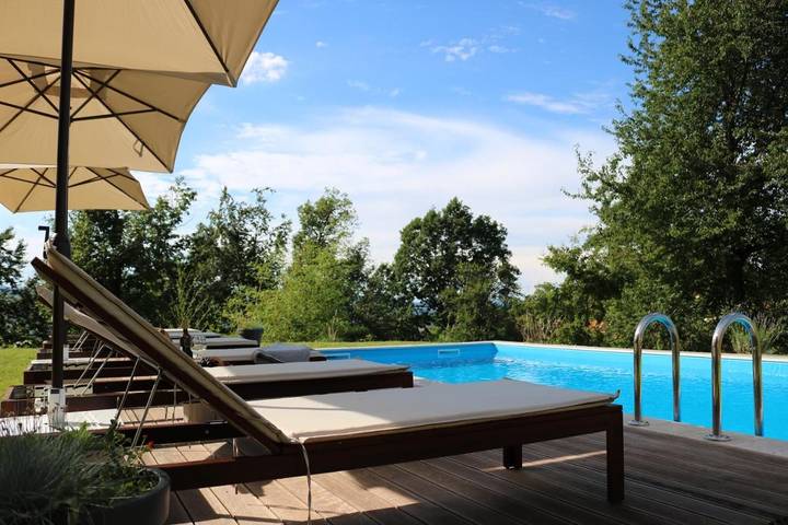Ferienhaus für 10 Personen, mit Balkon und Whirlpool sowie Terrasse und Garten