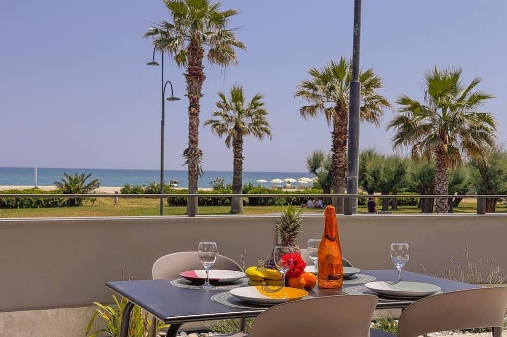 Ganze Wohnung, Beachfront Bliss: Relax with a Stunning Sea View in Porto Sant'Elpidio, Fermo Provinz