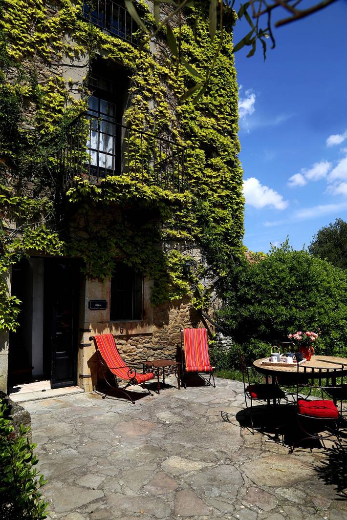 Gîte pour 4 personnes, avec piscine et terrasse, animaux acceptés