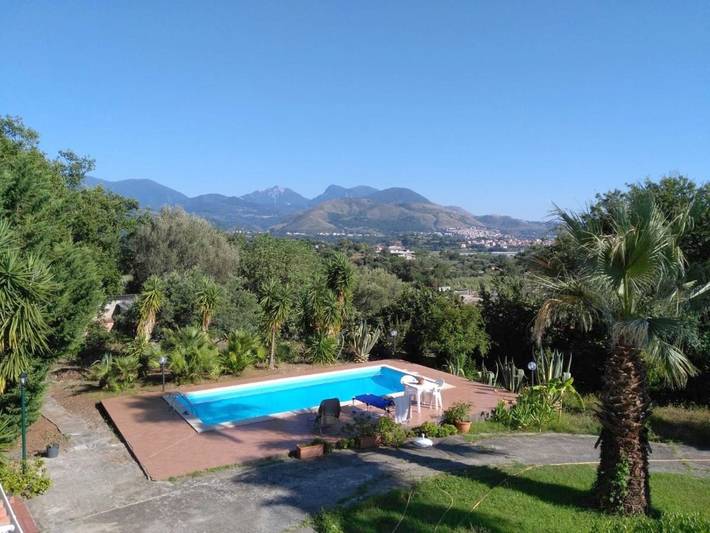 Location de vacances pour 2 personnes, avec terrasse et piscine ainsi que vue et jardin à Scalea - 4