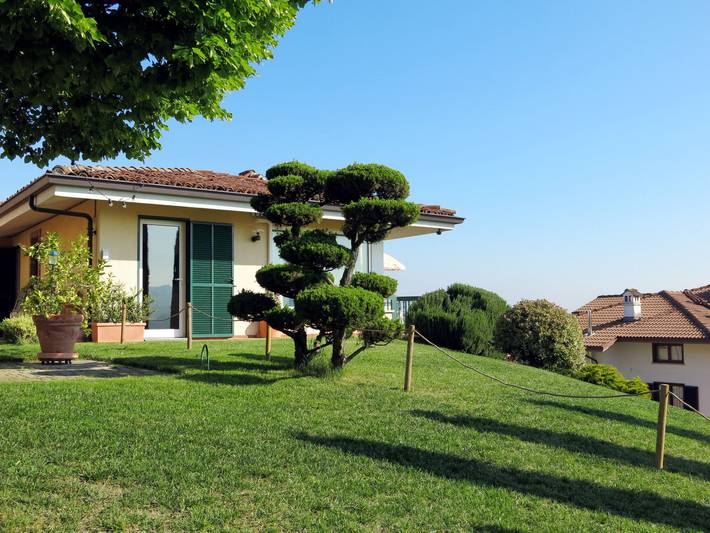 Location de vacances pour 4 personnes, avec Terrasse ainsi que Jardin et Vue à Barolo