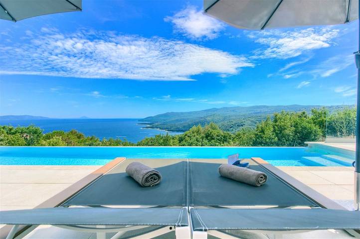 Villa pour 8 personnes, avec piscine et balcon ainsi que sauna et vue sur l’océan à Rabac