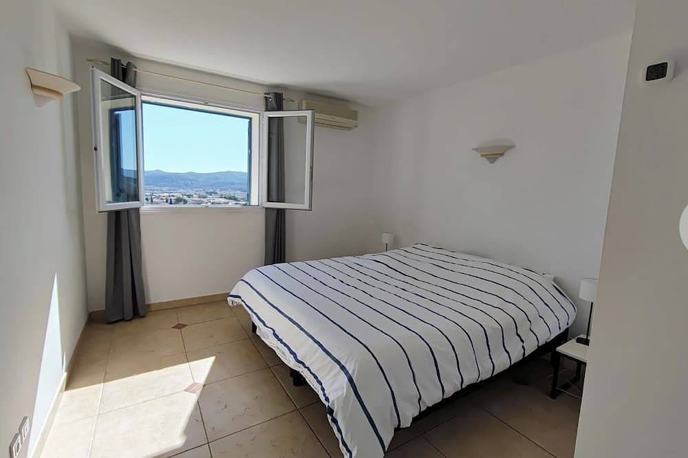 Villa with superb panoramic view on the Maures Massif in Les Arcs (Var), Draguignan Region