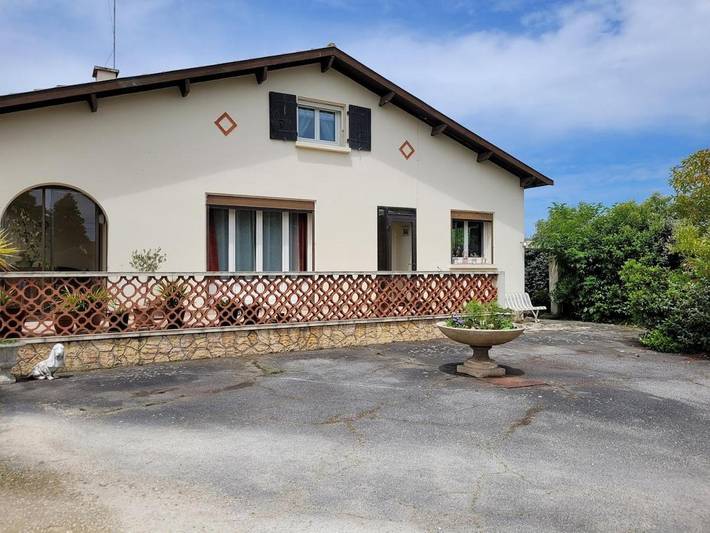 Location de vacances pour 7 personnes, avec jardin, animaux acceptés à Villeneuve-Tolosane