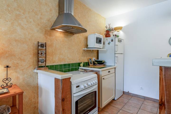 Gîte 'Genévrier' con vista montagna, piscina condivisa e Wi-Fi in Entrechaux, Parco naturale regionale del Mont Ventoux