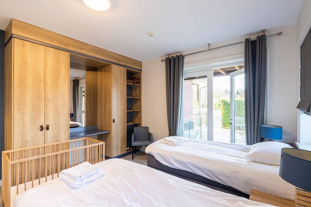 Ferienhaus am Wasser mit Liegeplatz in Kaag, Groene Hart