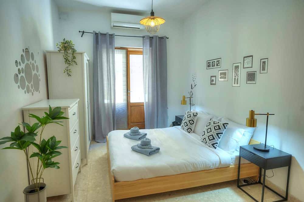Geheel appartement, Spacious apartment, large yard, near beach Pmic1 in Sliema, Malta