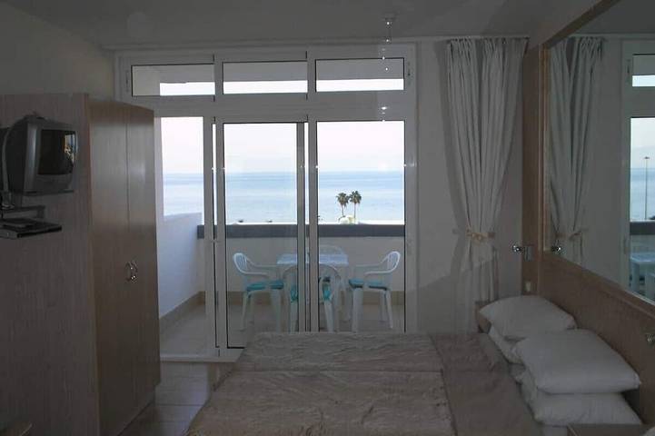 Appartement entier, Promotions d'été pour apt situé au centre, avec piscine et vue sur la mer in Playa de las Américas, Arona