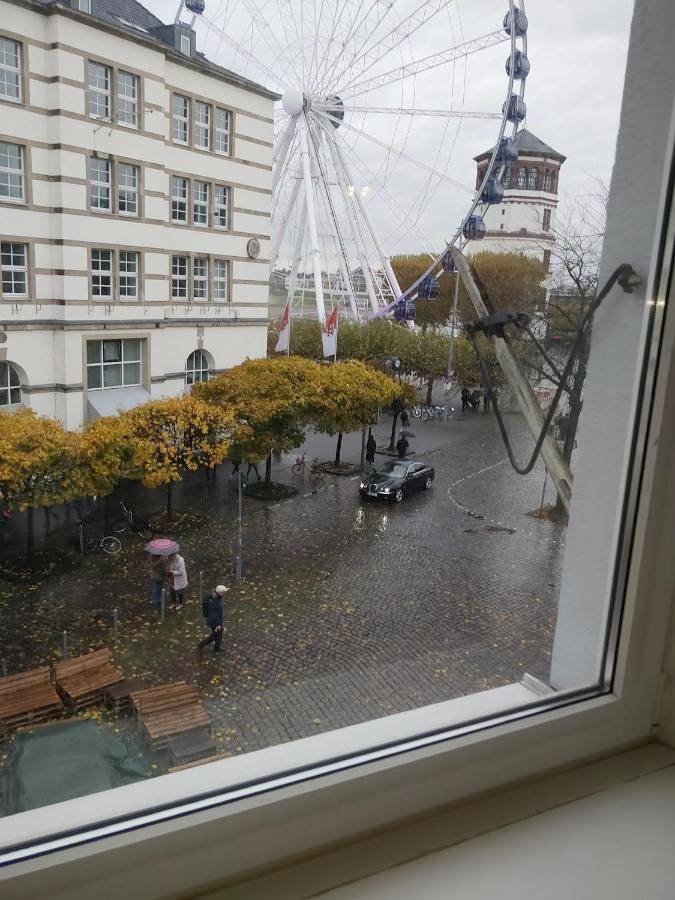 Ferienwohnung für 8 Personen, mit Balkon und Seeblick sowie Ausblick in Düsseldorf und Umgebung - 3