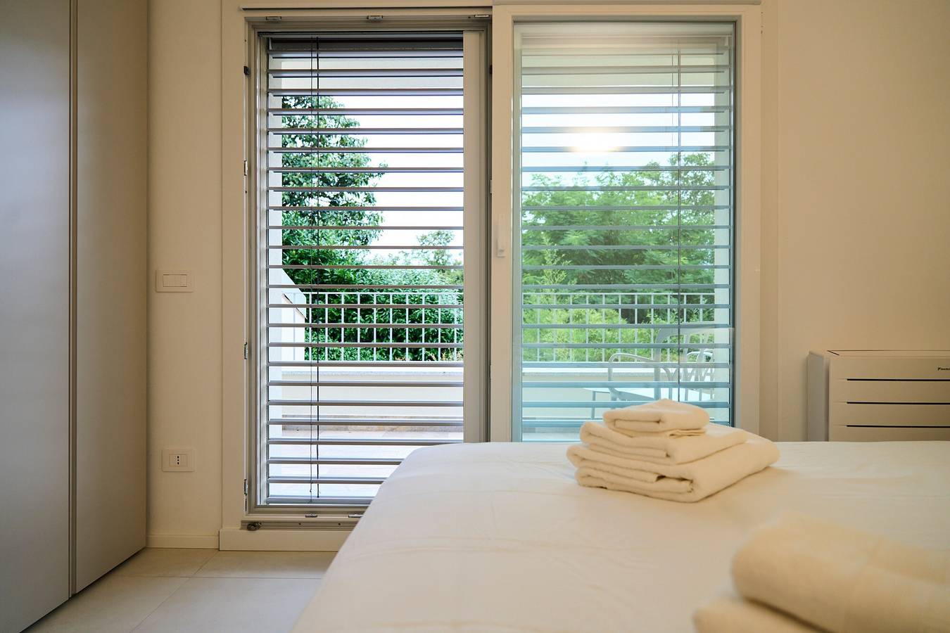 Ganze Wohnung, Ferienhaus 'Unit D' beim See mit großem Garten, Wlan und Klimaanlage in Laveno, Laveno-Mombello