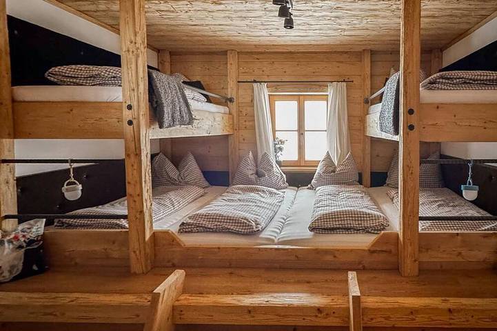 Enzian - Peer Alm, Österreich in Tuxer Alpen, Navis