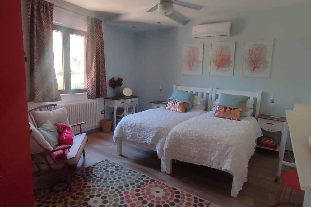 Luxury home, private pool&hot tub,home theater. Amazing views day and night! in Penne, Provincia di Pescara