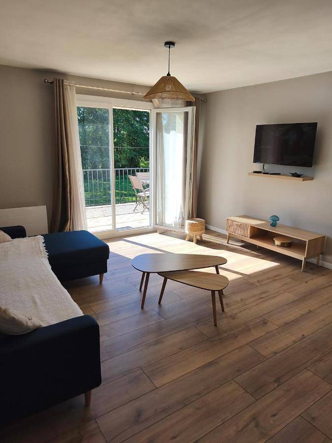 Gîte pour 8 personnes, avec vue et jardin dans Viry-Noureuil