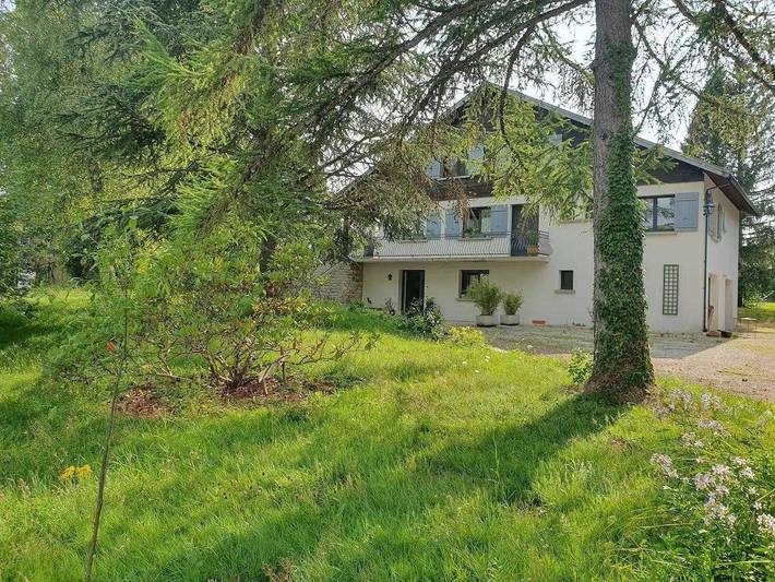 Gîte pour 2 personnes, avec Terrasse ainsi que Jardin et Vue dans Andelot-en-Montagne