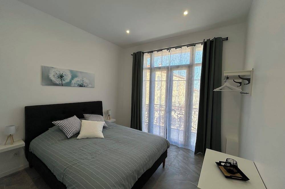 Entire apartment, Large 3-room apartment 15 min from Monaco in La Turbie, Nice region