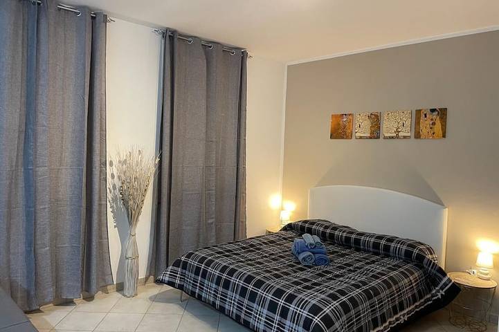 Entire apartment, Civic2 Large studio apartment in the center in Sassari, Sassari Province