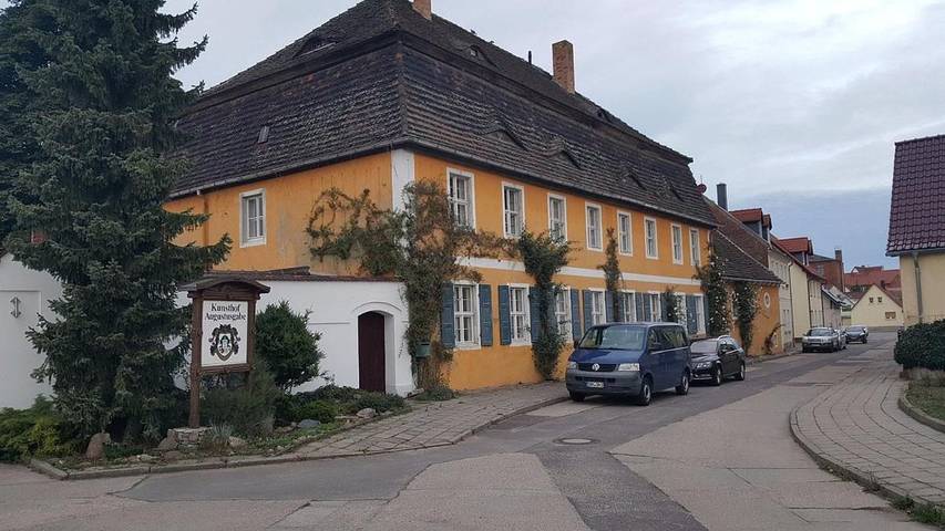 Hotel für 2 Personen, mit Terrasse und Garten sowie Ausblick in Barby