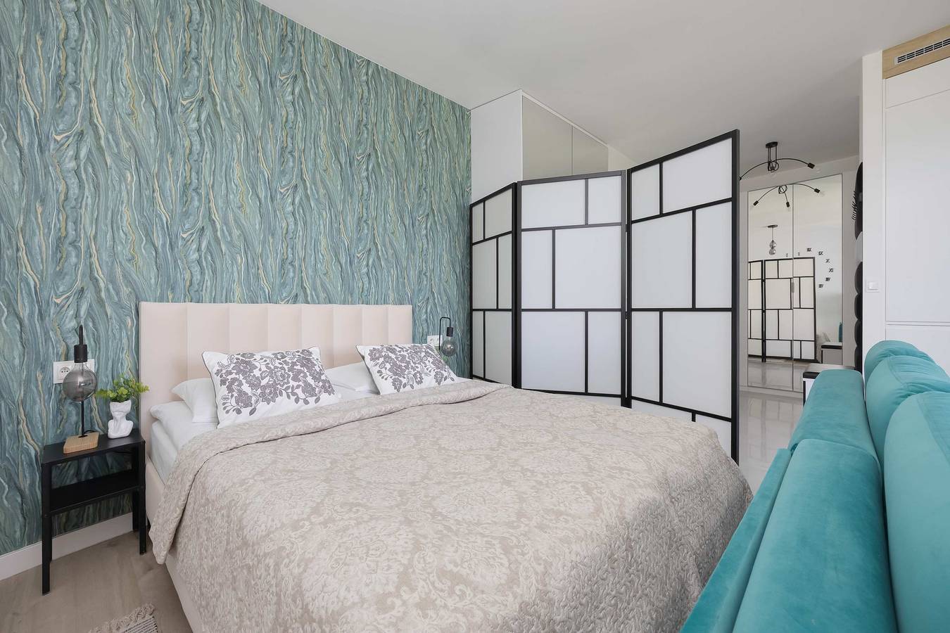 Ganze Ferienwohnung, Modern Studio with Terrace | Swimming Pool and Parking in Masowien