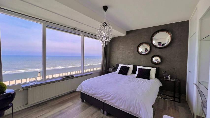 Ferienwohnung für 4 Personen, mit Balkon und Terrasse sowie Pool und Ausblick