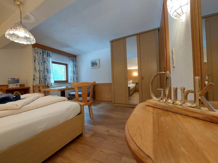 Ganze Ferienwohnung, Wohnung 4-6 Pers./2 Schlafräume/Du, Wc in Kappl, Verwall