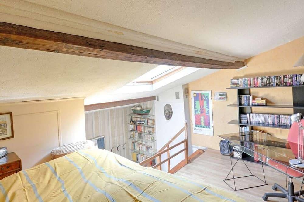 Discover Les Bamboos de Malakoff, a whole house on the outskirts of Paris in Malakoff, Hauts-de-Seine